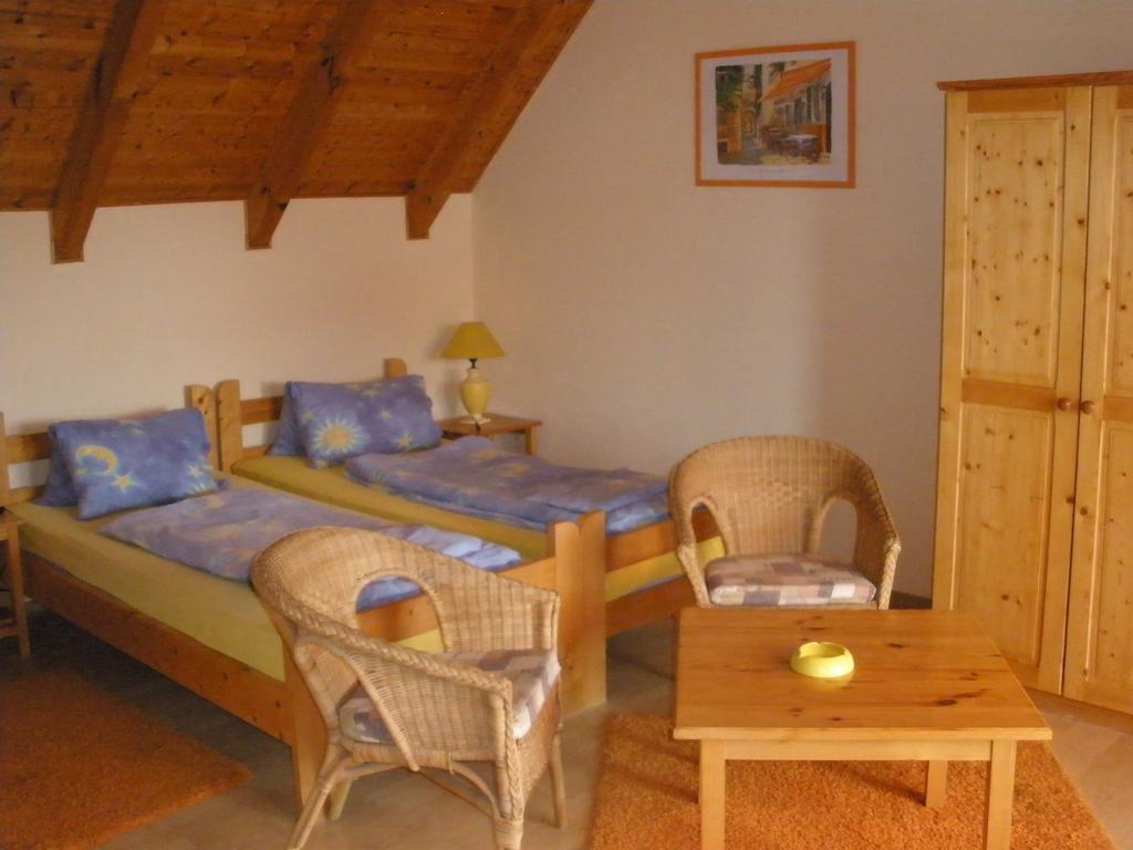 Emilia Apartmanhaz Hévíz Kamer foto