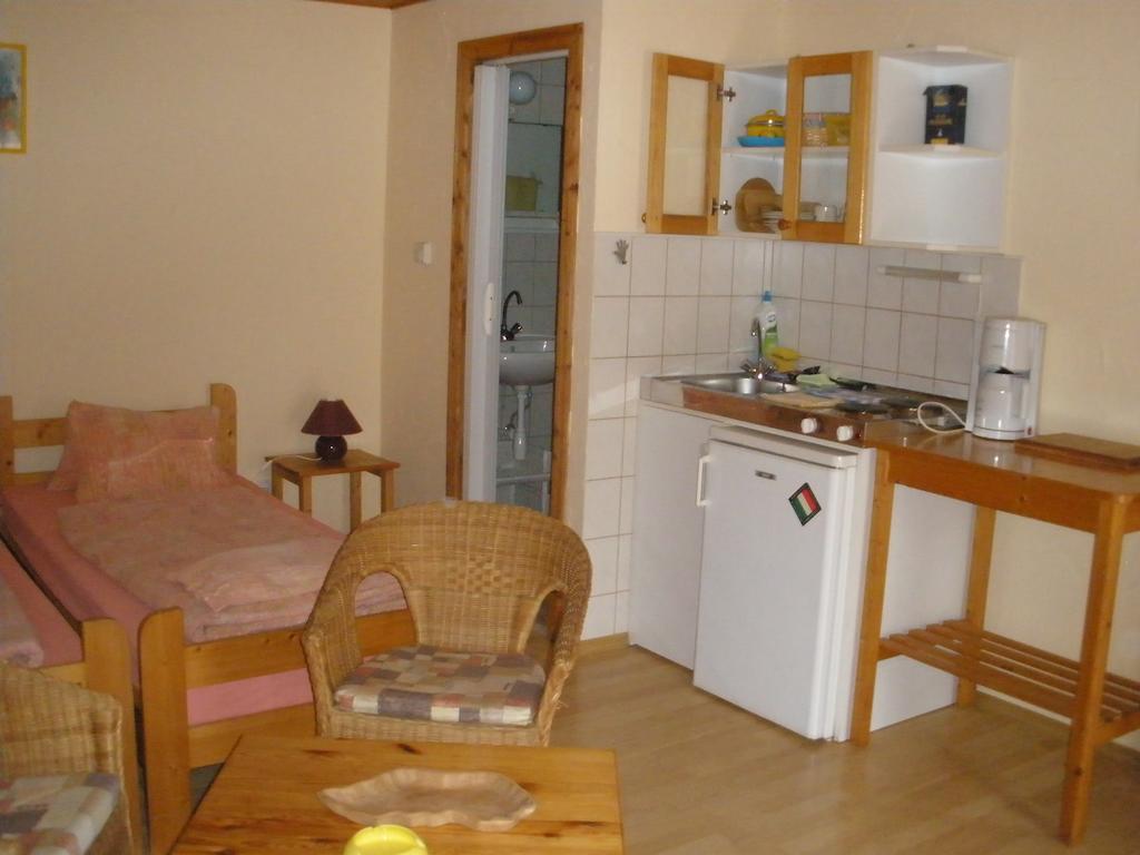 Emilia Apartmanhaz Hévíz Kamer foto