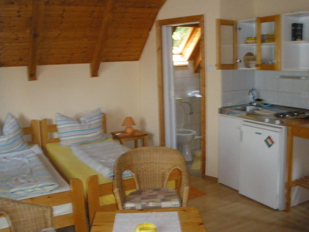 Emilia Apartmanhaz Hévíz Kamer foto