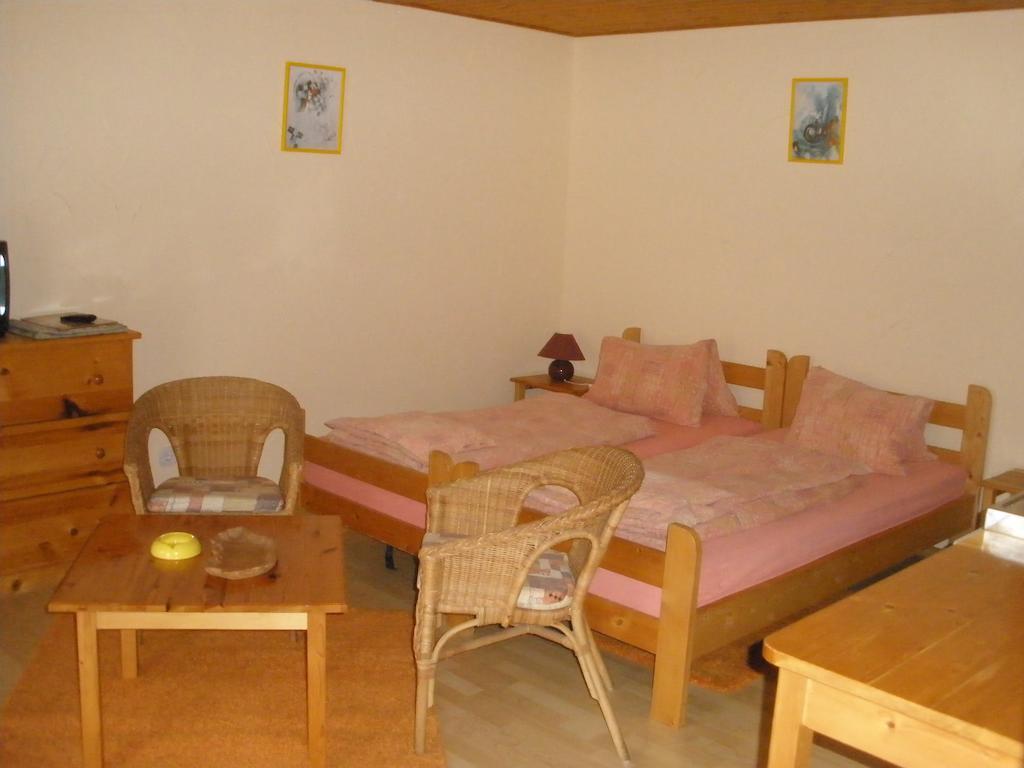 Emilia Apartmanhaz Hévíz Kamer foto