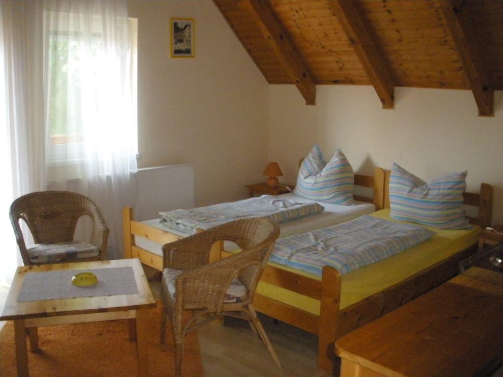 Emilia Apartmanhaz Hévíz Kamer foto