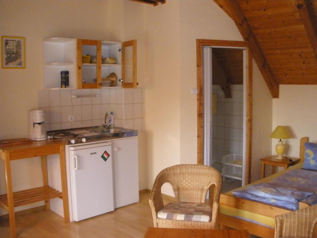 Emilia Apartmanhaz Hévíz Kamer foto